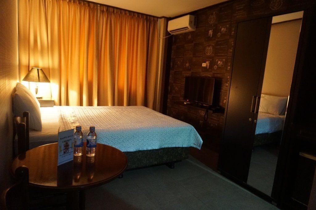 The Shila Philla Hotel Makati City Buitenkant foto