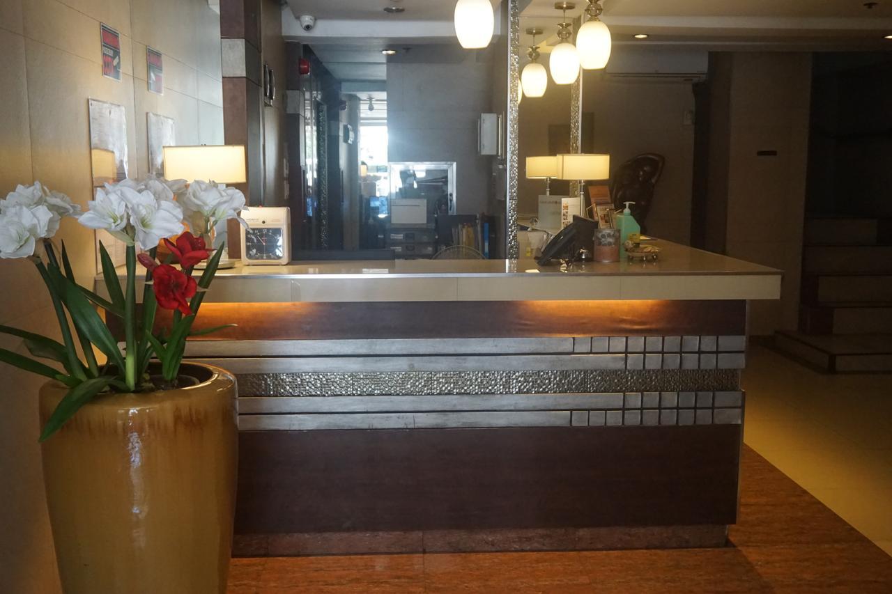 The Shila Philla Hotel Makati City Buitenkant foto