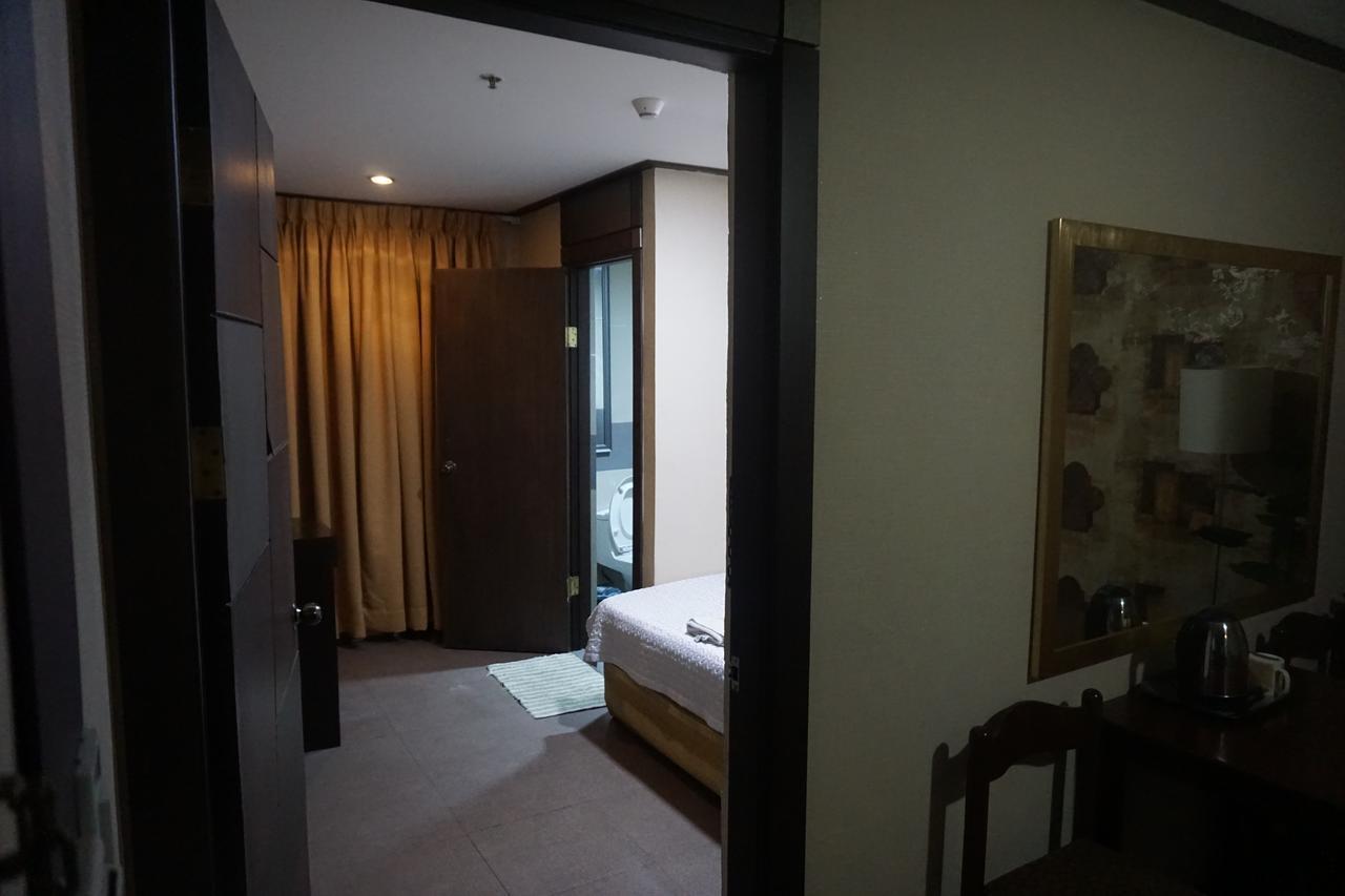 The Shila Philla Hotel Makati City Buitenkant foto